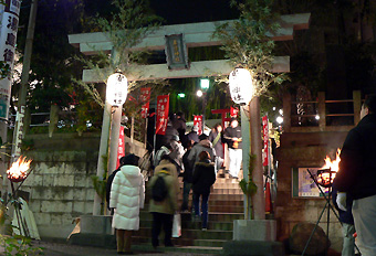 年越しの妻恋神社